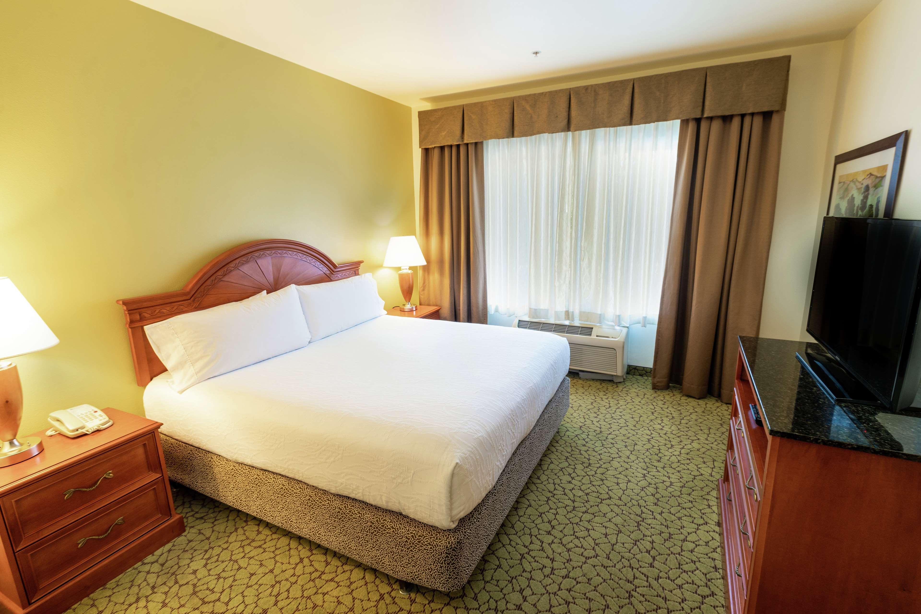 Hilton Garden Inn Ontario Rancho Cucamonga Bagian luar foto