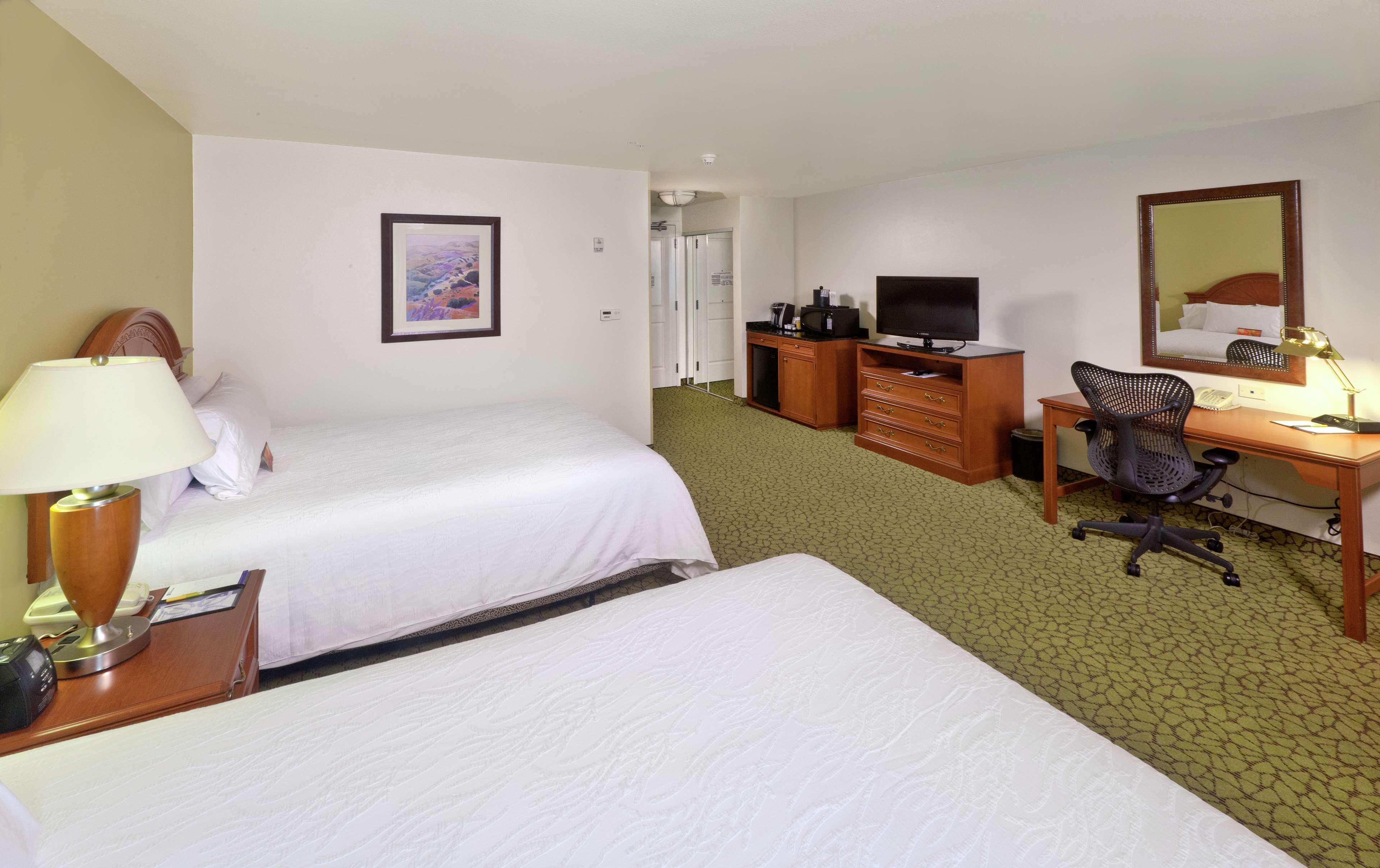 Hilton Garden Inn Ontario Rancho Cucamonga Bagian luar foto