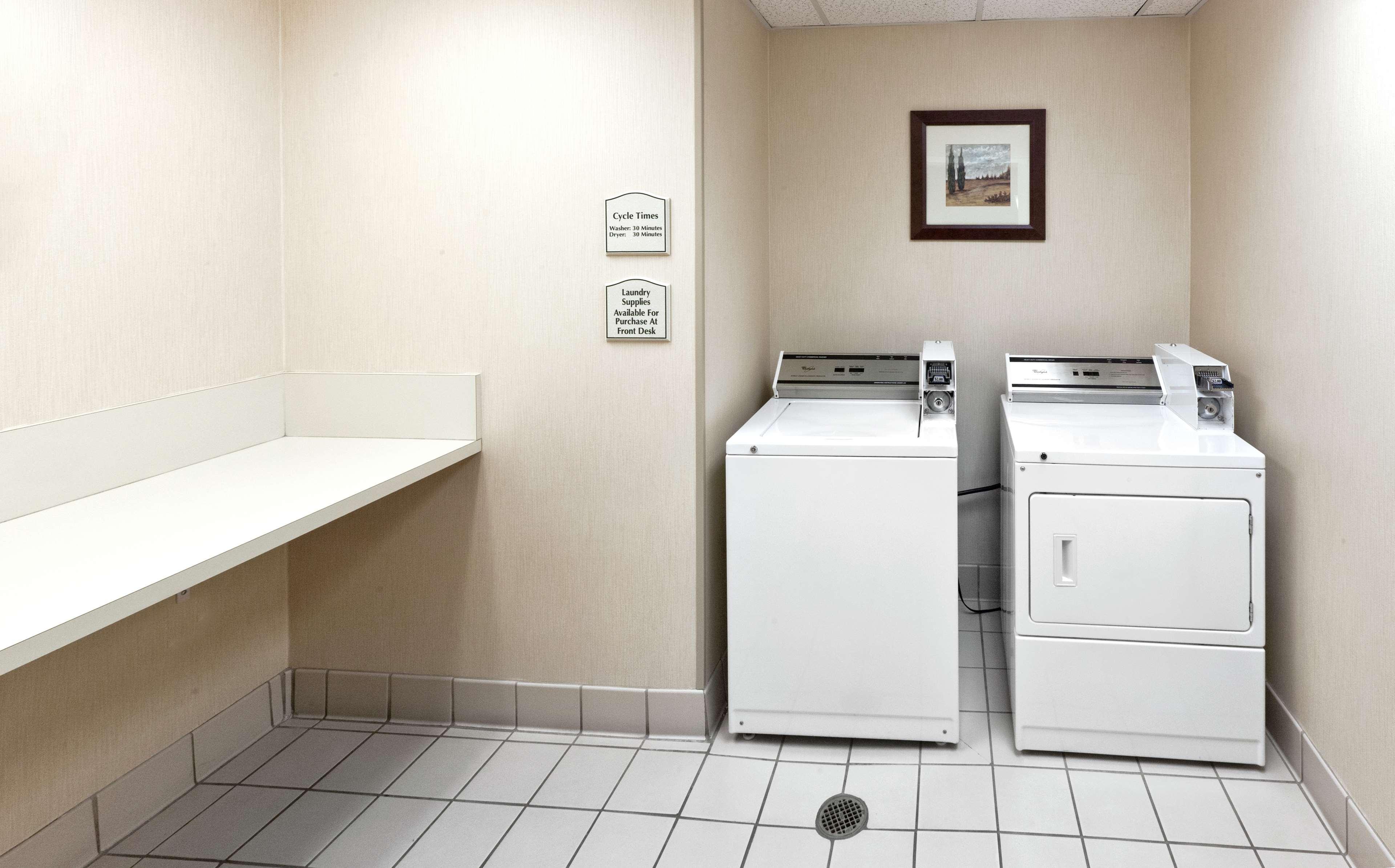 Hilton Garden Inn Ontario Rancho Cucamonga Bagian luar foto