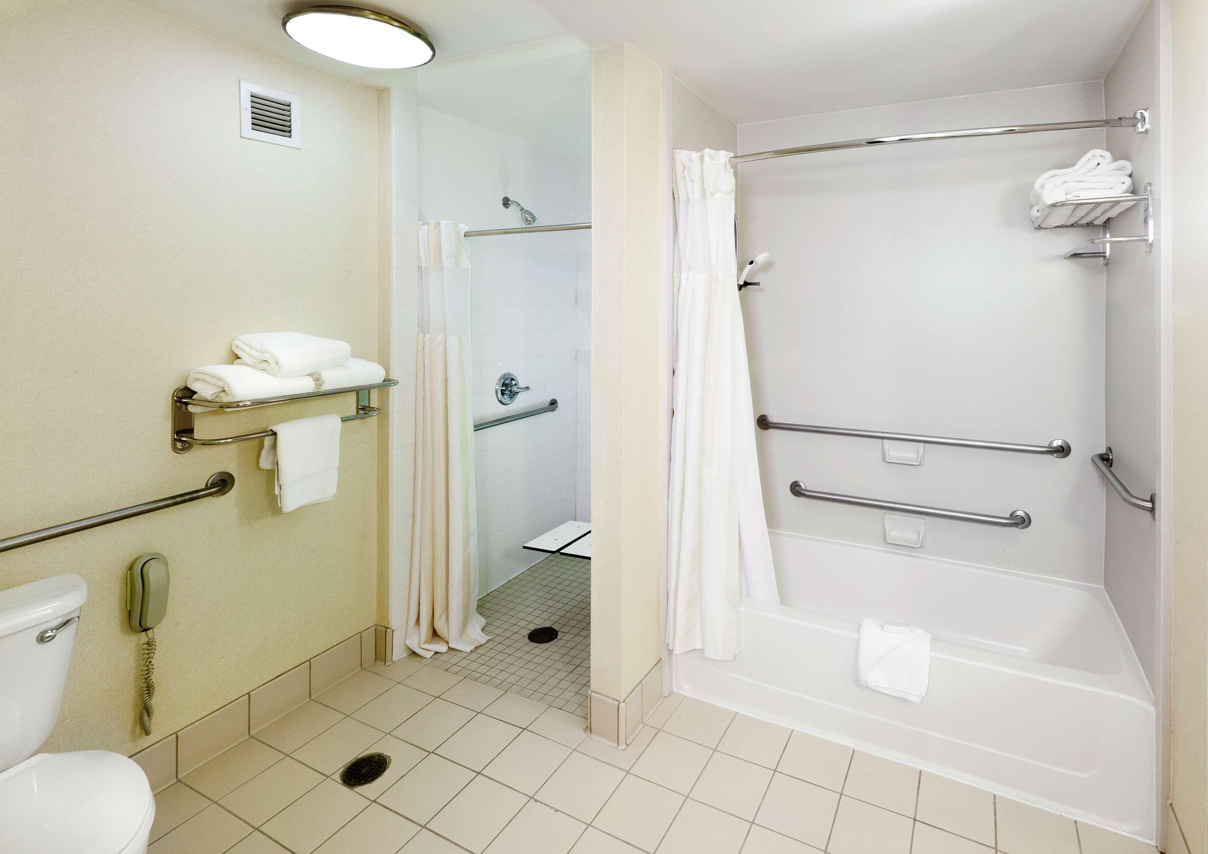 Hilton Garden Inn Ontario Rancho Cucamonga Bagian luar foto