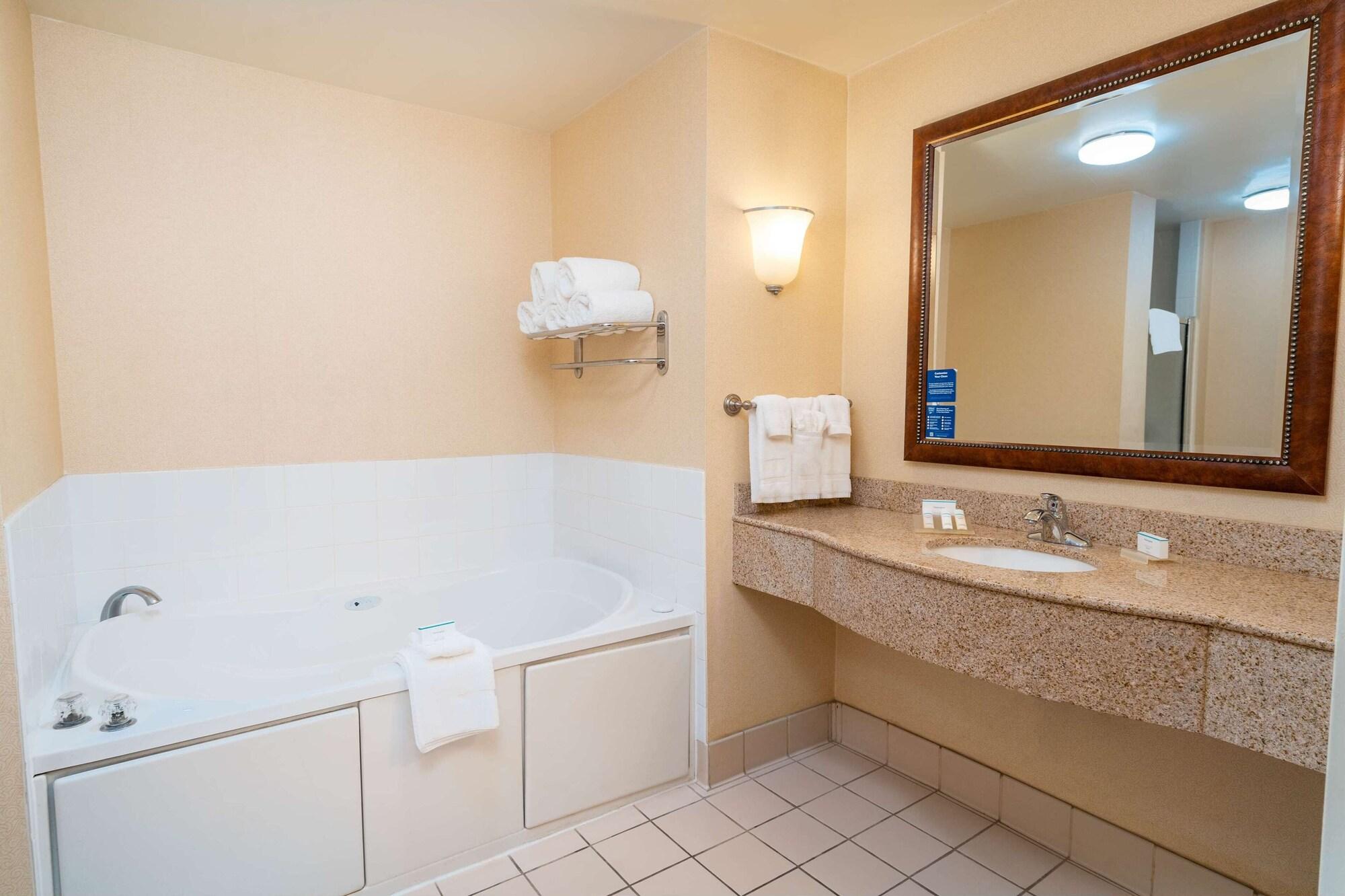 Hilton Garden Inn Ontario Rancho Cucamonga Bagian luar foto