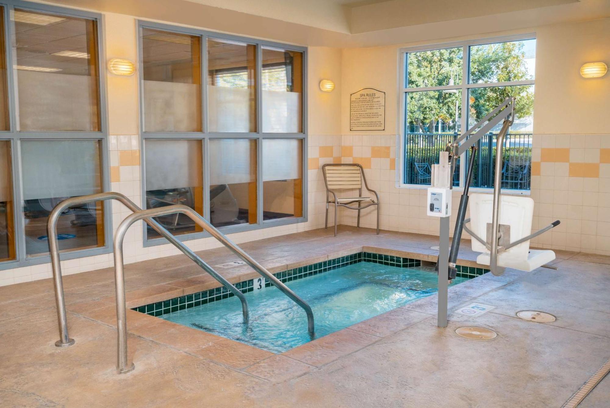 Hilton Garden Inn Ontario Rancho Cucamonga Bagian luar foto